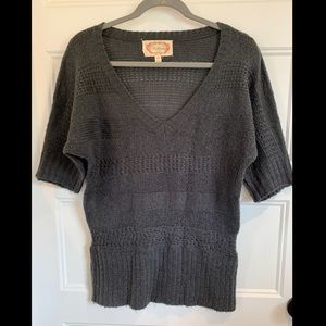 Short sleeved sweater